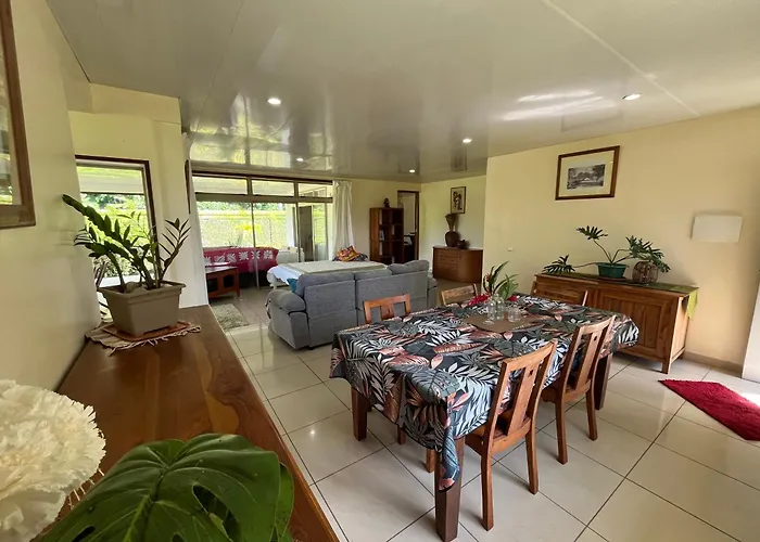 Fare Faaroa Lodge