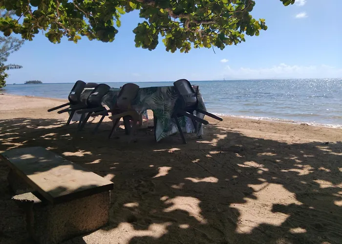 Fare Faaroa Lodge